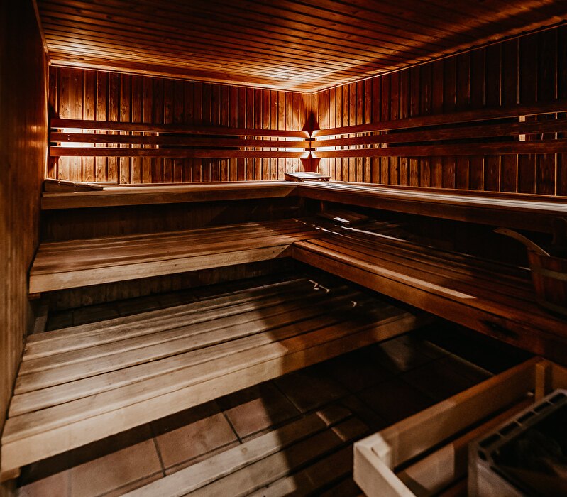 Swimming pool and wellness